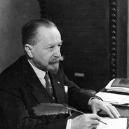 Leo S. Olschki at his desk.